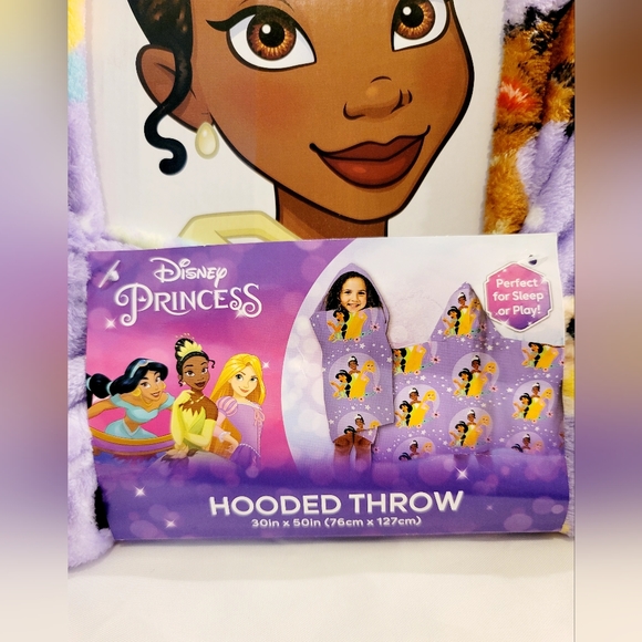 New Disney Princess Hooded Throw👸🏾 - Picture 4 of 4
